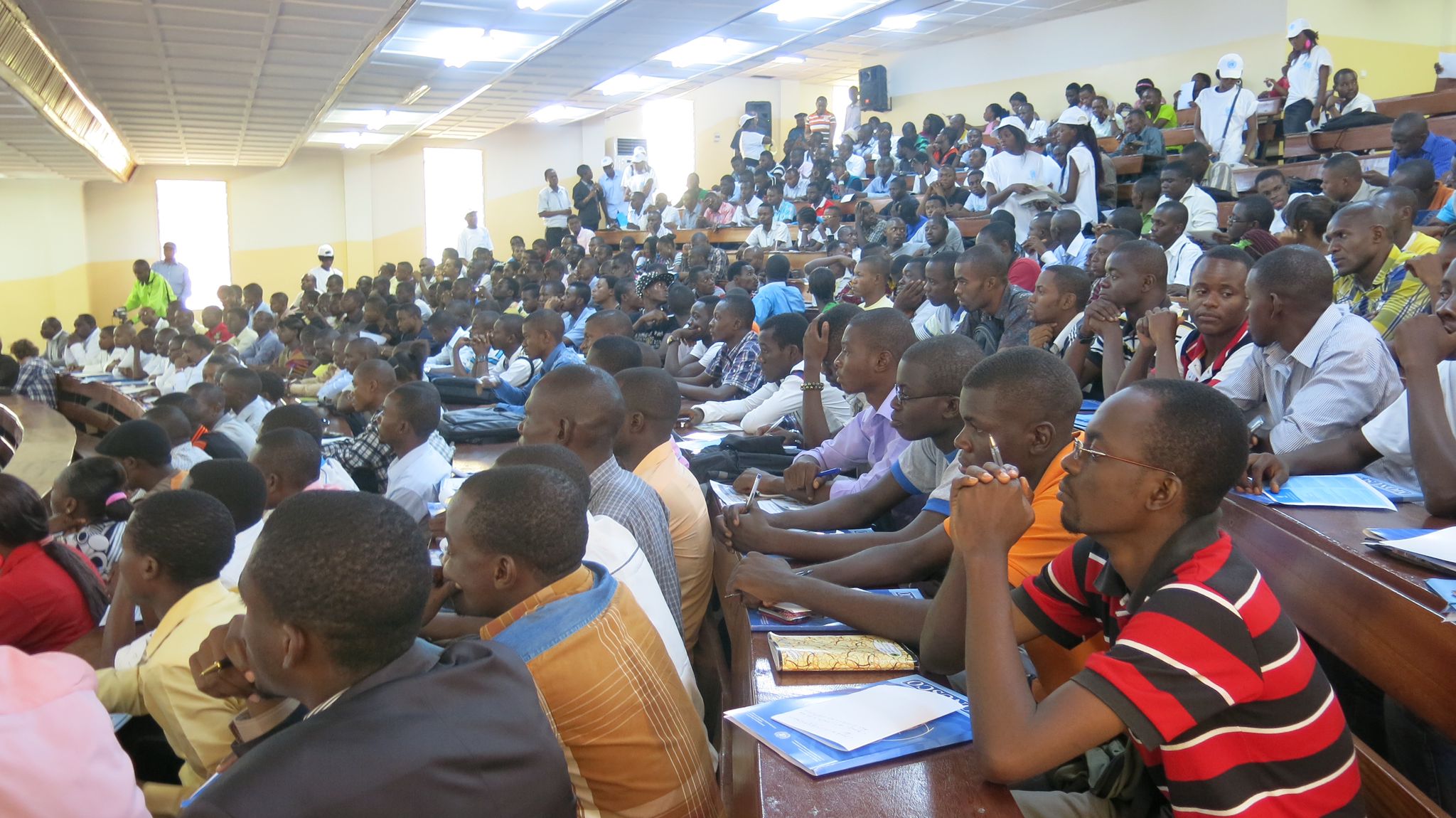Cover image for Congolese Youth: Between Political Self-Interest and hopelessness