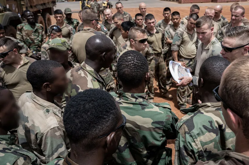 Cover image for LA PRESENCE MILITAIRE ETRANGERE EN AFRIQUE : STABILISATION OU NEOCOLONIALISME DEGUISE ?